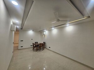 Room in 2.5 BHK Builder Floor at Sushant Lok ii – for Rent