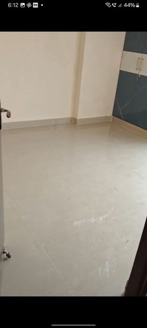 Room in 1 BHK Apartment at Amrapali Dream Valley, Tech Zone 4 Greater Noida – for Rent