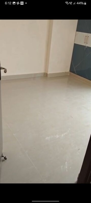 Room in 1 BHK Apartment at Amrapali Dream Valley, Tech Zone 4 Greater Noida – for Rent