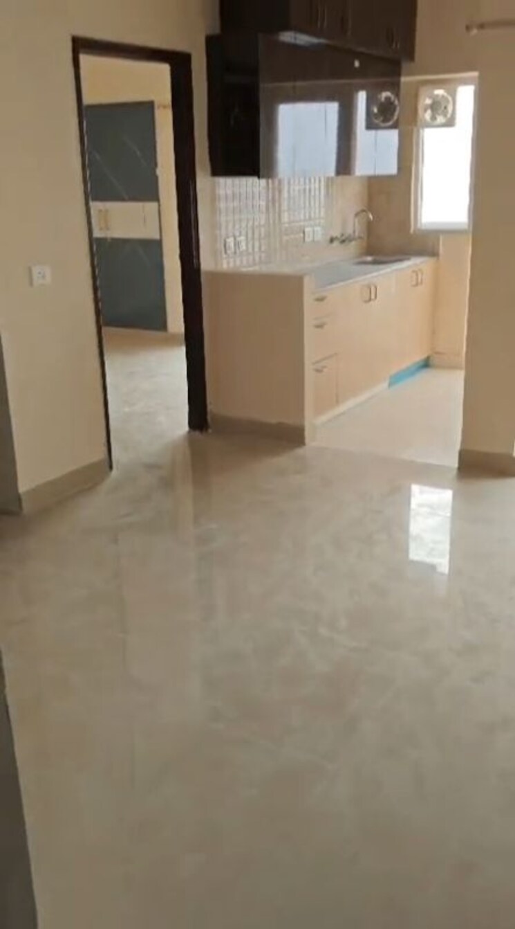 Room, amrapali-dream-valley 1 Bedroom 585 Sq.Ft. Apartment In Tech Zone 4 Greater Noida Greater Noida 9869829