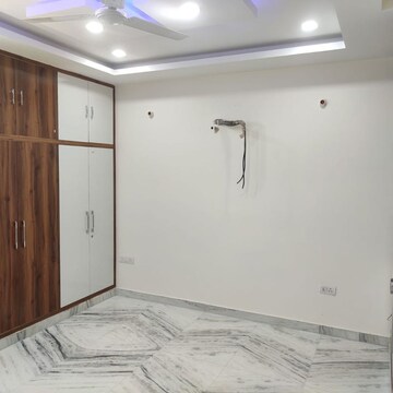Room in 3 BHK Independent House at Sector 105 – for Rent