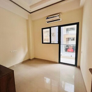 Room in 3 BHK Apartment at Suncity Vatsal Valley, Gwal Pahari – for Rent