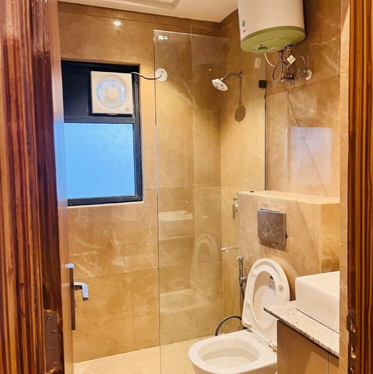 Bathroom, suncity-vatsal-valley 3 Bedroom 1430 Sq.Ft. Apartment In Gwal Pahari Gurgaon 9869910