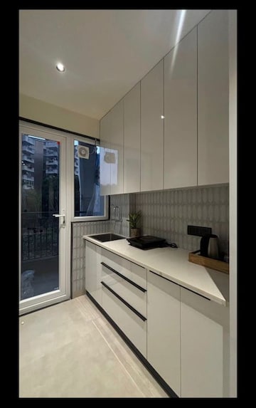 Kitchen in 1.5 BHK Builder Floor at Sushant Lok ii – for Rent