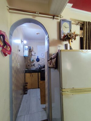 Furnished Amenities in 2 BHK Builder Floor at Sangam Vihar – for Sale