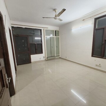 Room in 3 BHK Apartment at CGHS Group Hewo Apartments, Rail Vihar – for Rent