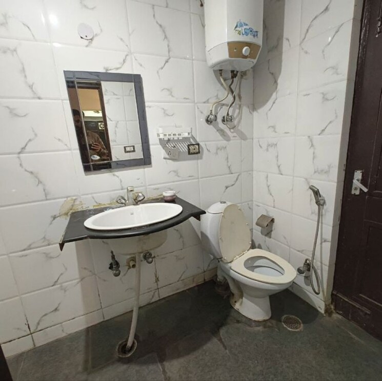 Bathroom, cghs-group-hewo-apartments 3 Bedroom 2150 Sq.Ft. Apartment In Rail Vihar Gurgaon 9870035