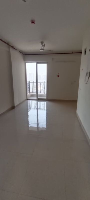 Room in 2 BHK Apartment at Signature Global Prime, Sector 63a – for Rent