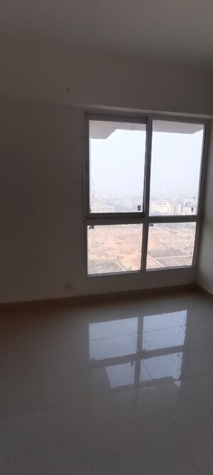 Room in 2 BHK Apartment at Signature Global Prime, Sector 63a – for Rent