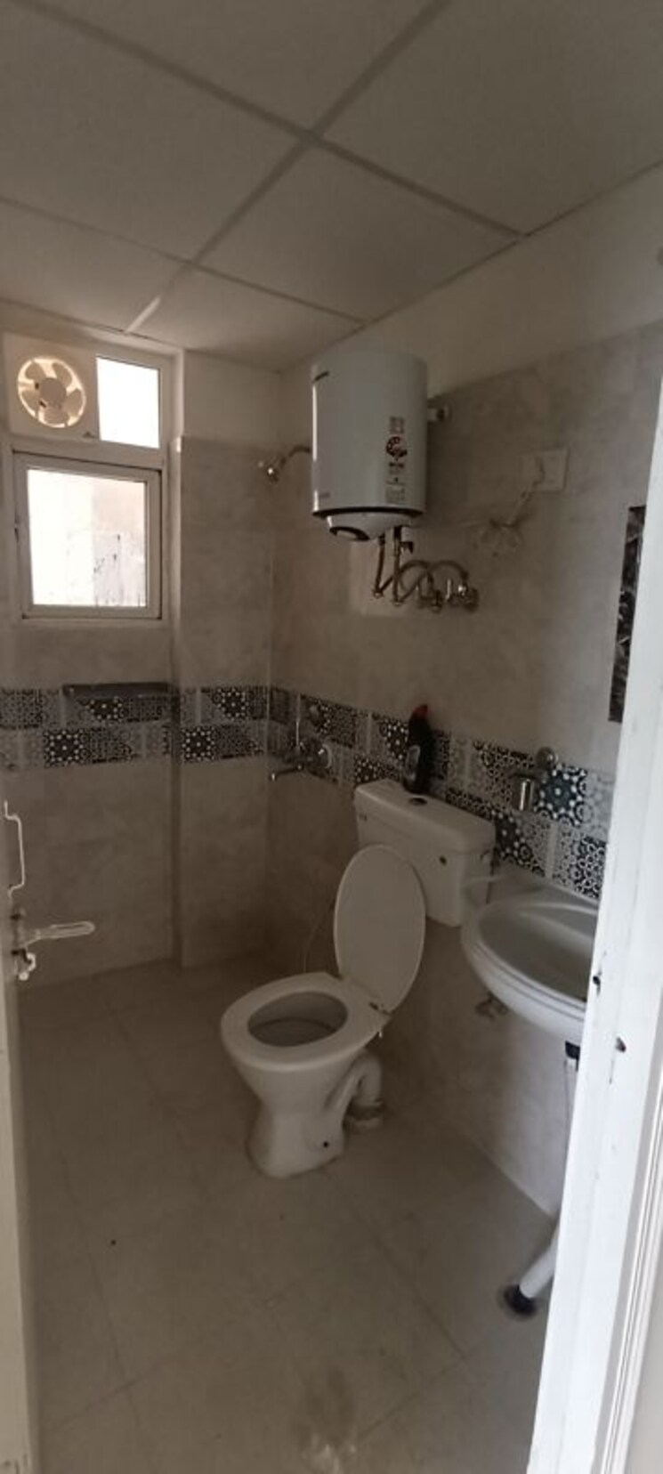 Bathroom, signature-global-prime 2 Bedroom 800 Sq.Ft. Apartment In Sector 63a Gurgaon 9869932