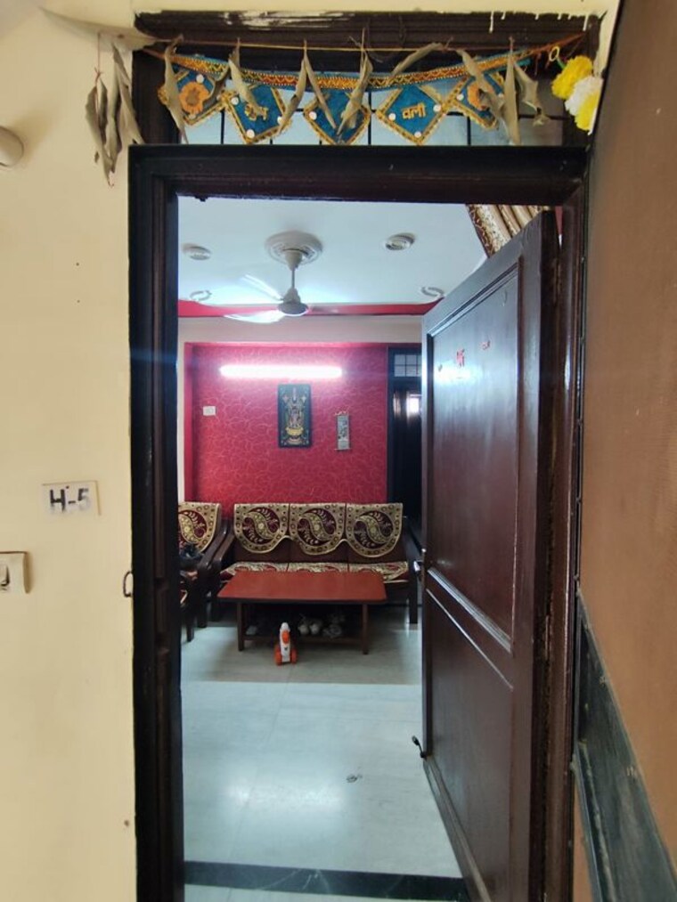 undefined, sangam vihar 2 Bedroom 100 Sq.Yd. Builder Floor In Sangam Vihar Delhi 9870037