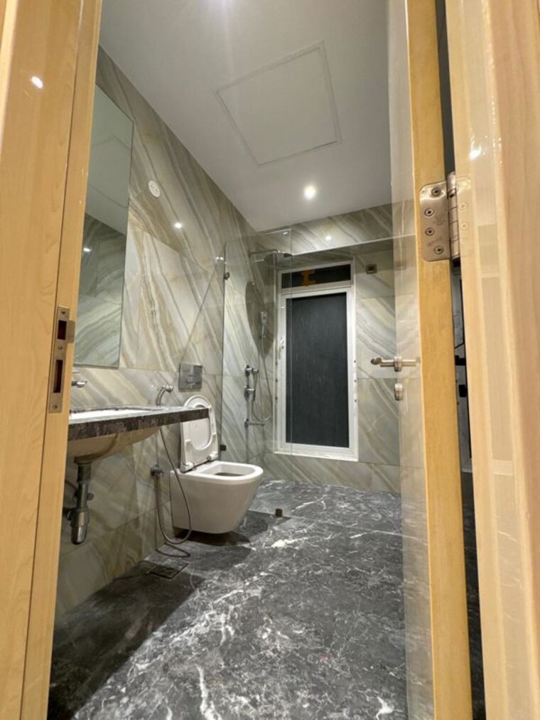 Bathroom, mumbai south 3 Bedroom 1400 Sq.Ft. Apartment In Mumbai South Mumbai 9870014