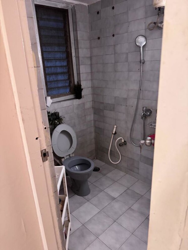 Bathroom, royal-court-chs-bandra 2 Bedroom 835 Sq.Ft. Apartment In Bandra West Mumbai 9869162