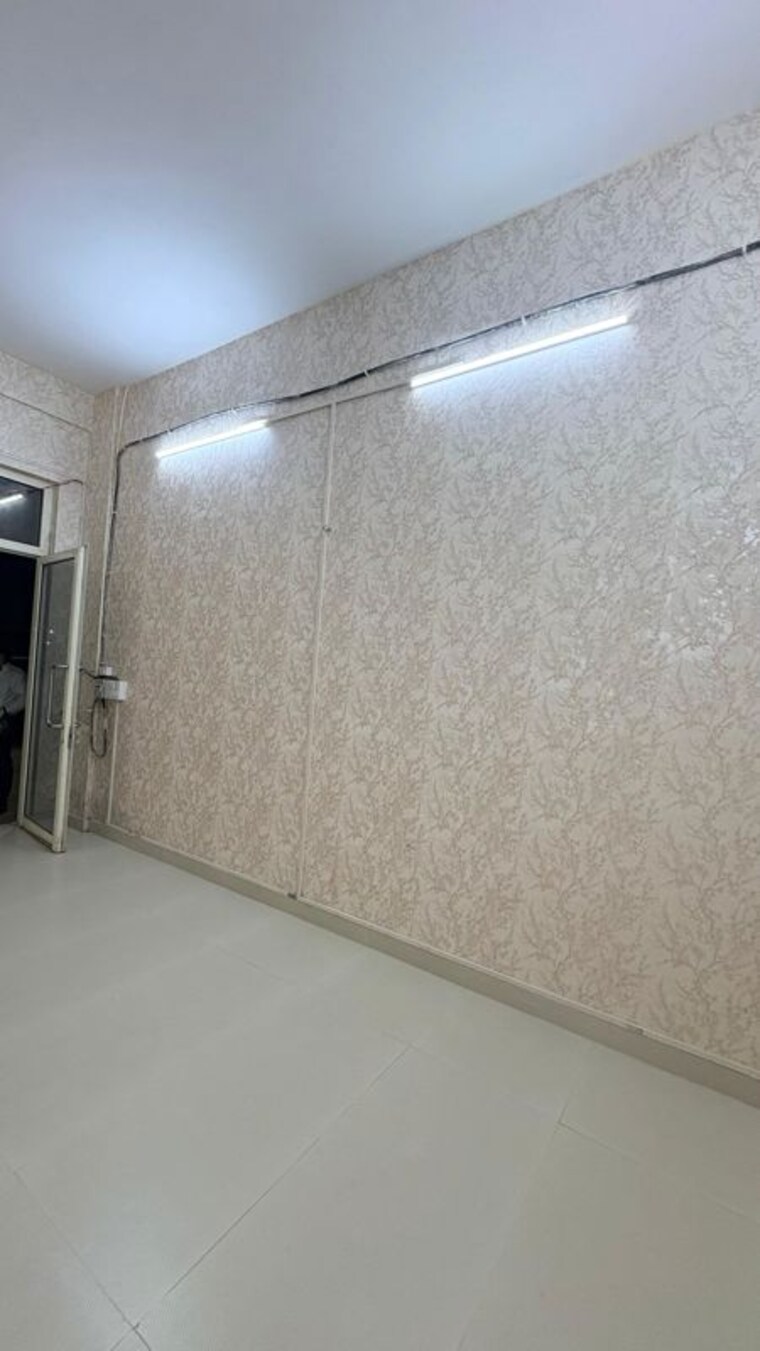Room, conscient-habitat-residences Commercial Shop 285 Sq.Ft. In Sector 78 Faridabad 9870080