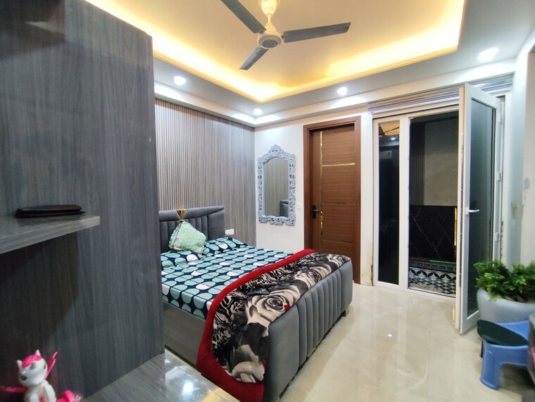 Bedroom, sangam vihar 2 Bedroom 90 Sq.Yd. Builder Floor In Sangam Vihar Delhi 9870081