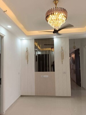 Room in 2 BHK Apartment at Gaur City 7th Avenue, Sector 4 Greater Noida – for Rent