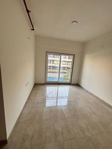 Room in 2 BHK Apartment at Shapoorji Pallonji Sewri, Sewri – for Rent