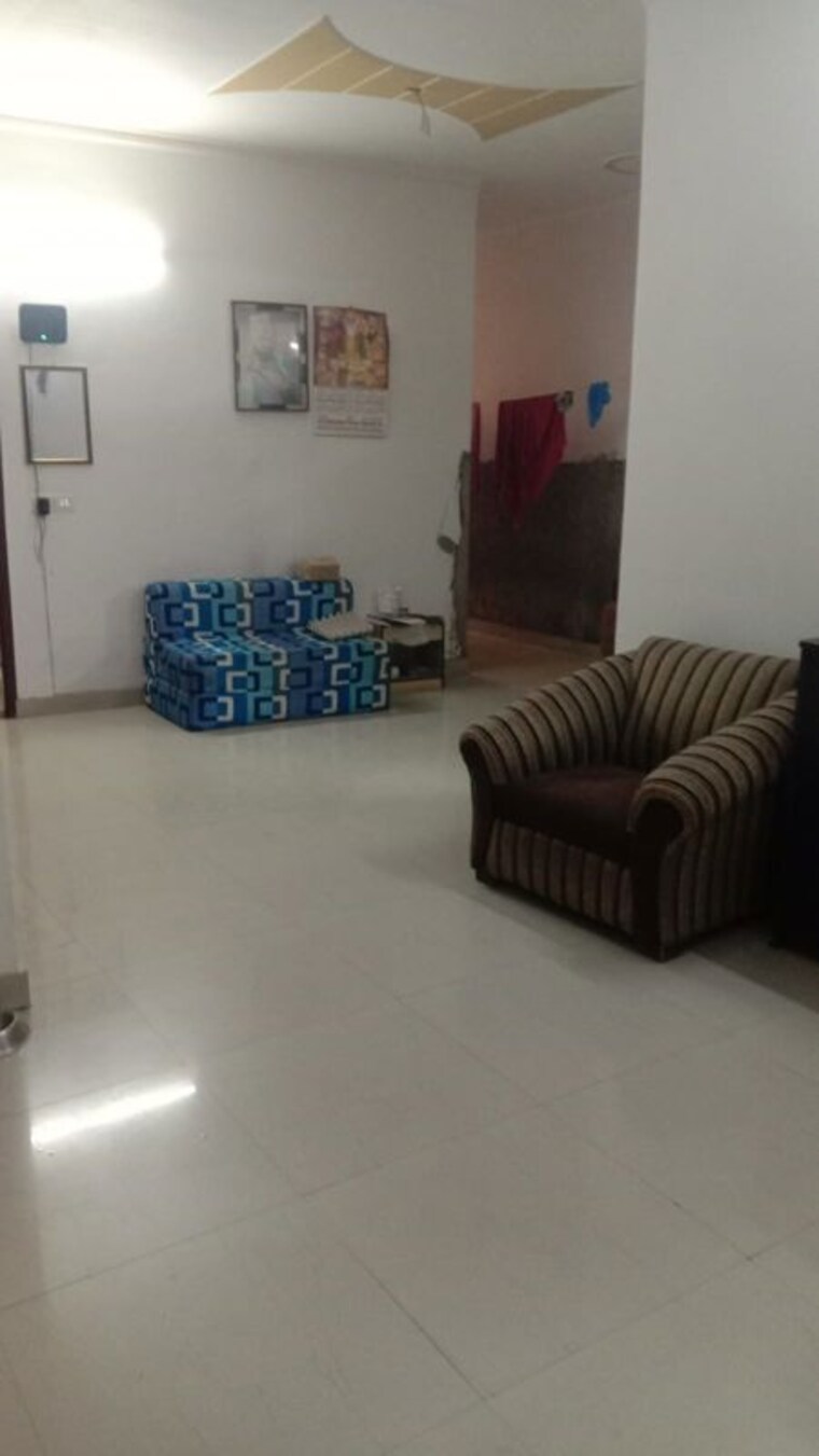 Living Room, shibban pura 6 Bedroom 240 Sq.Yd. Independent House In Shibban Pura Ghaziabad 9856188