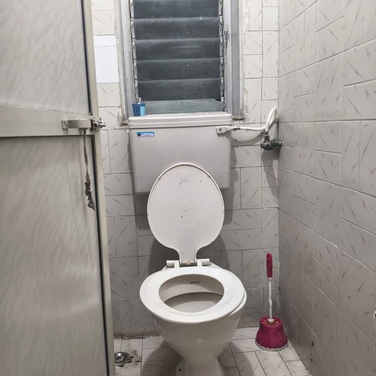 Bathroom, bandra west 1 Bedroom 500 Sq.Ft. Apartment In Bandra West Mumbai 9870101