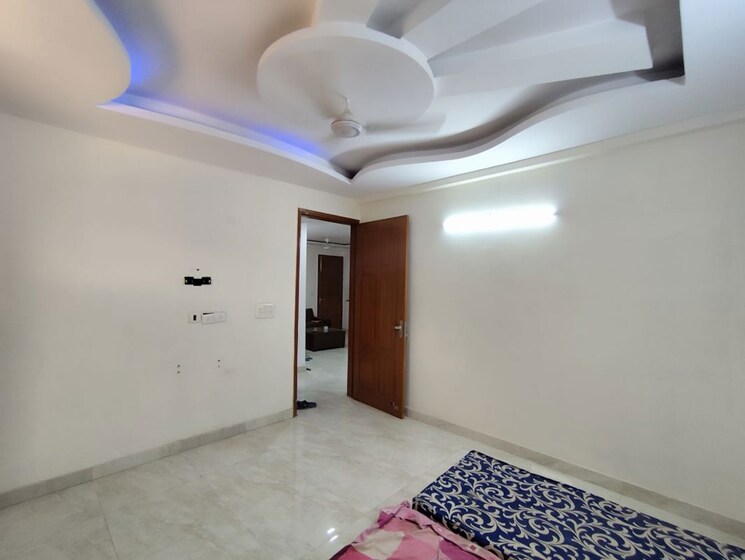 Bedroom, sangam vihar 2 Bedroom 101 Sq.Yd. Builder Floor In Sangam Vihar Delhi 9870237