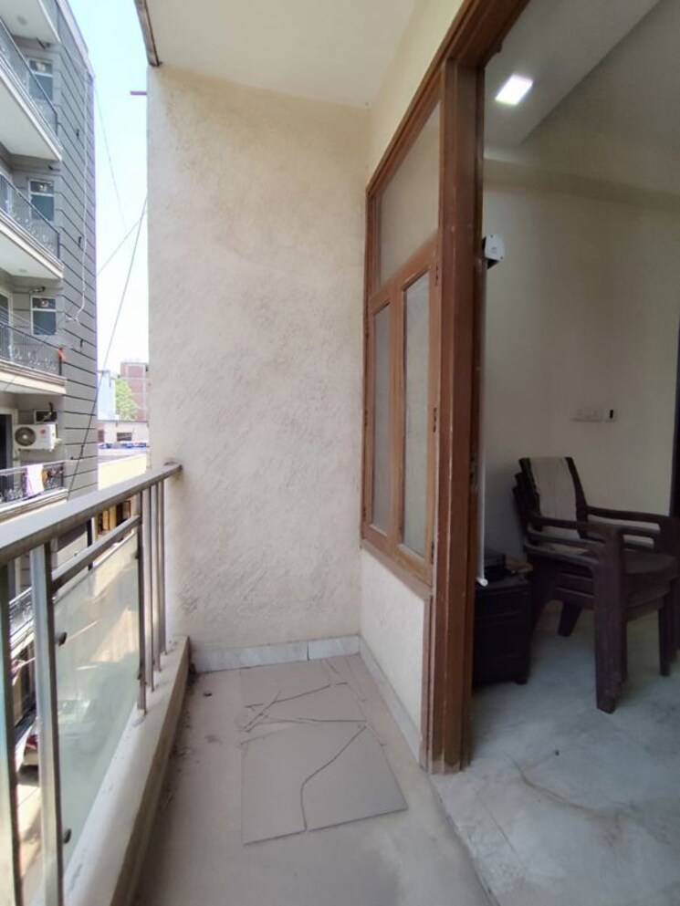 Balcony, sangam vihar 2 Bedroom 101 Sq.Yd. Builder Floor In Sangam Vihar Delhi 9870237