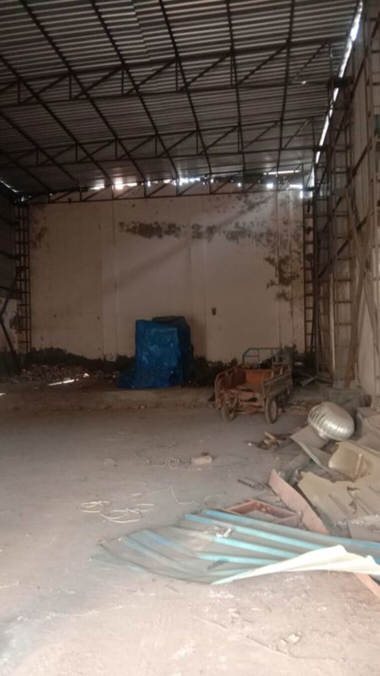  Parking, patel nagar 3 Commercial Warehouse 435 Sq.Yd. In Patel Nagar 3 Ghaziabad 9856152