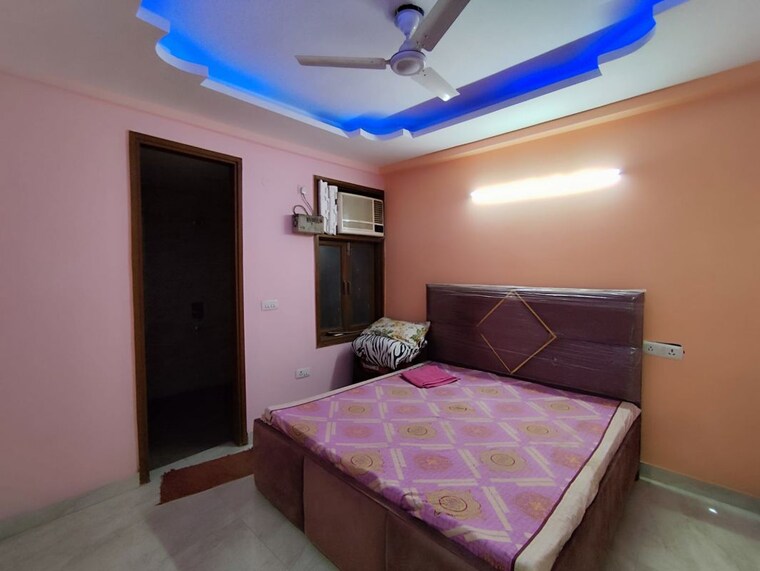 Bedroom, sangam vihar 2 Bedroom 101 Sq.Yd. Builder Floor In Sangam Vihar Delhi 9870246