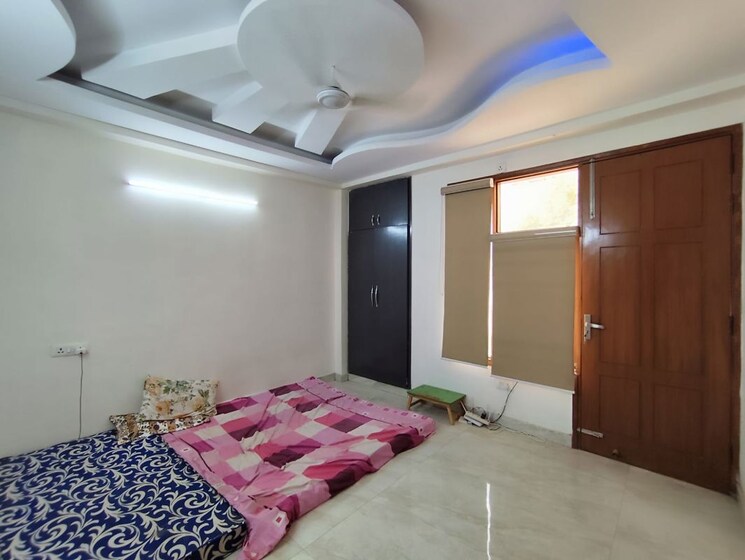 Bedroom, sangam vihar 2 Bedroom 101 Sq.Yd. Builder Floor In Sangam Vihar Delhi 9870246