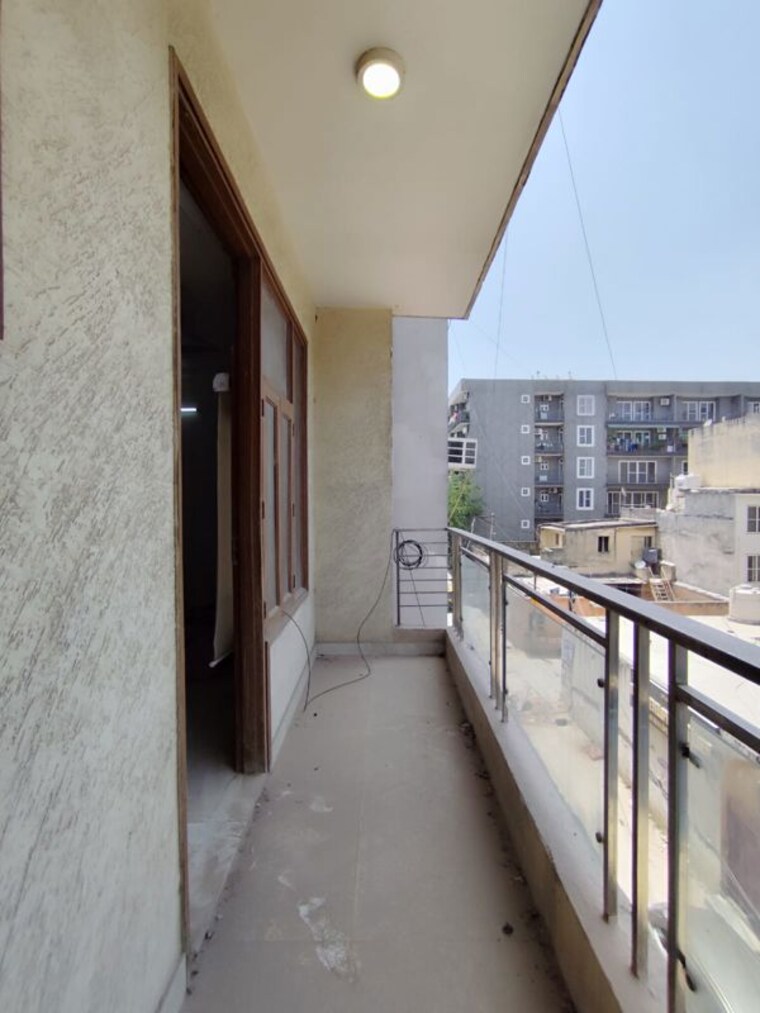 Balcony, sangam vihar 2 Bedroom 101 Sq.Yd. Builder Floor In Sangam Vihar Delhi 9870246