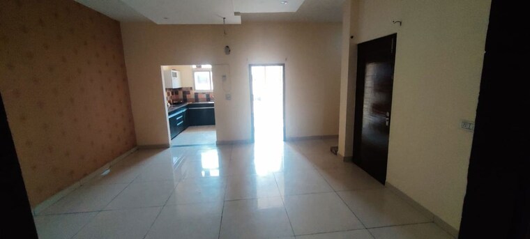 Room, lake-view-complex 3 Bedroom 1250 Sq.Ft. Builder Floor In Dhakoli Zirakpur 9870253