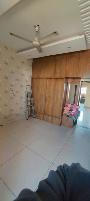 Furnished Amenities in 3 BHK Builder Floor at Lake View Complex, Dhakoli – for Rent