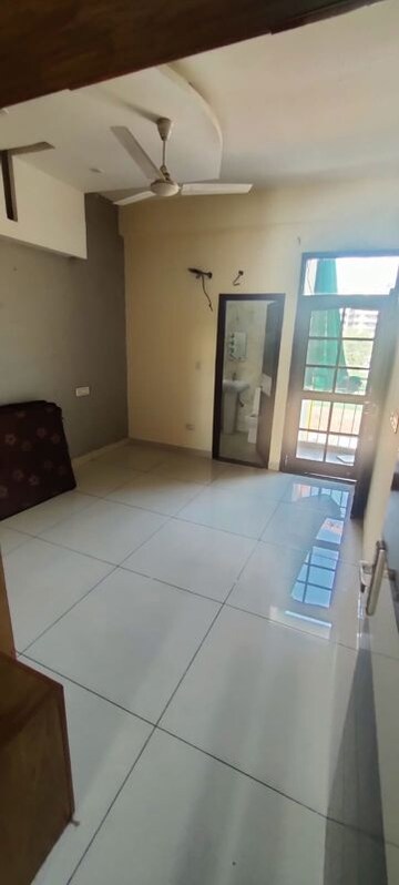 Team Area in 3 BHK Builder Floor at Lake View Complex, Dhakoli – for Rent