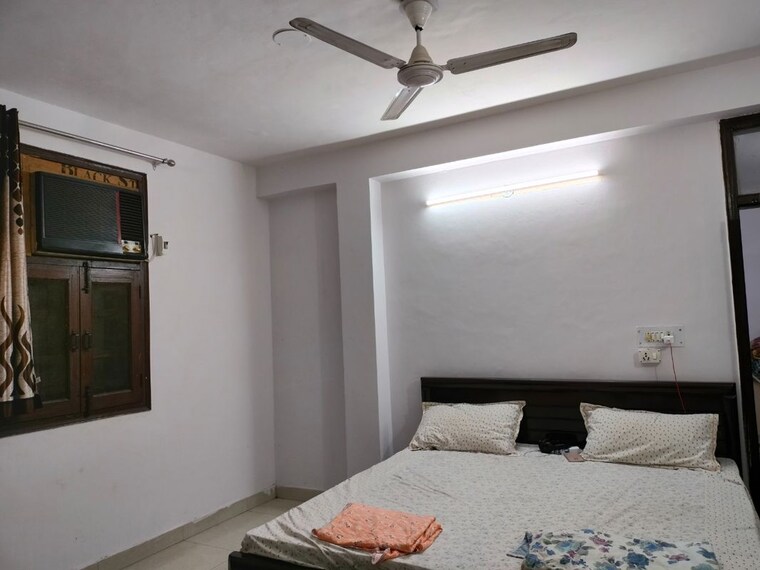 Bedroom, maharani bagh 4 Bedroom 508 Sq.Yd. Independent House In Maharani Bagh Delhi 9870277