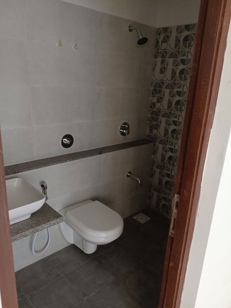 Bathroom, vishwanath-maher-homes 3 Bedroom 1750 Sq.Ft. Apartment In Shela Ahmedabad 9870262