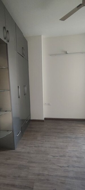 Room in 4 BHK Penthouse at Emaar MGF The Palm Drive Villas, Sector 66 – for Sale