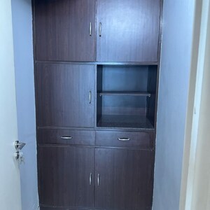 Furnished Amenities in 4 BHK Apartment at DLF The Belaire, Golf Course Road – for Rent