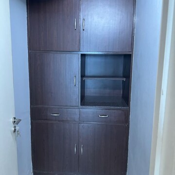 Furnished Amenities in 4 BHK Apartment at DLF The Belaire, Golf Course Road – for Rent