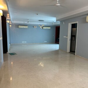 Room in 4 BHK Apartment at DLF The Belaire, Golf Course Road – for Rent
