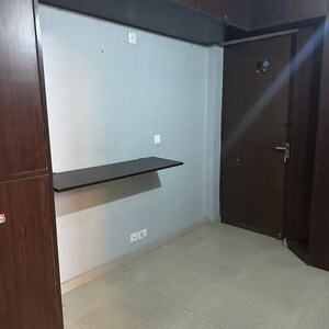 Room in 4 BHK Apartment at DLF The Belaire, Golf Course Road – for Rent