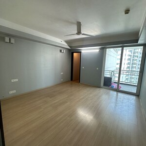 Room in 4 BHK Apartment at DLF The Belaire, Golf Course Road – for Rent