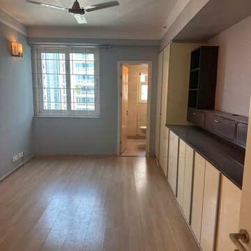 Room in 4 BHK Apartment at DLF The Belaire, Golf Course Road – for Rent