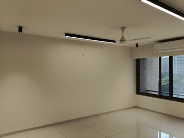 Room in 3 BHK Apartment at Vaishnodevi Circle – for Rent