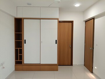 Room in 3 BHK Apartment at Vaishnodevi Circle – for Rent