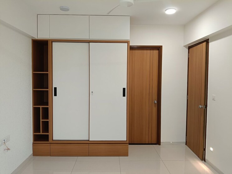 Room, vaishnodevi circle 3 Bedroom 2335 Sq.Ft. Apartment In Vaishnodevi Circle Ahmedabad 9864883