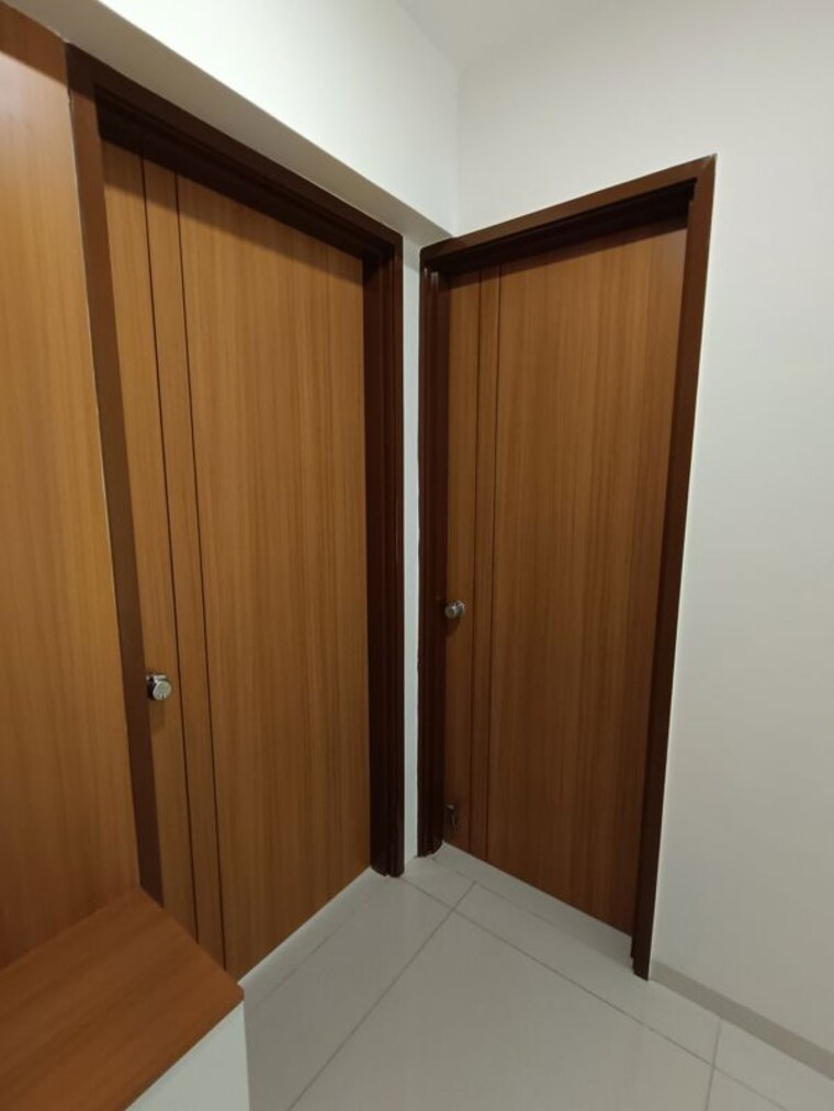 Room, vaishnodevi circle 3 Bedroom 2335 Sq.Ft. Apartment In Vaishnodevi Circle Ahmedabad 9864883