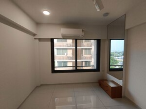 Room in 3 BHK Apartment at Vaishnodevi Circle – for Rent