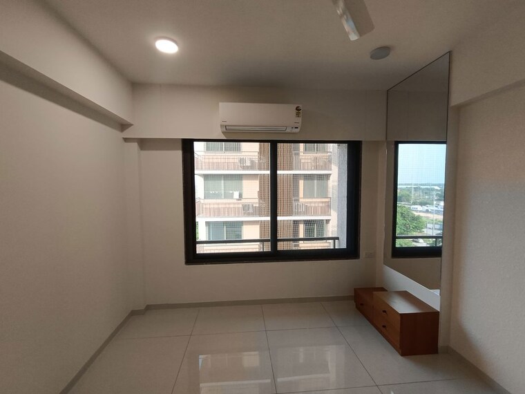 Room, vaishnodevi circle 3 Bedroom 2335 Sq.Ft. Apartment In Vaishnodevi Circle Ahmedabad 9864883