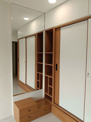 Room in 3 BHK Apartment at Vaishnodevi Circle – for Rent