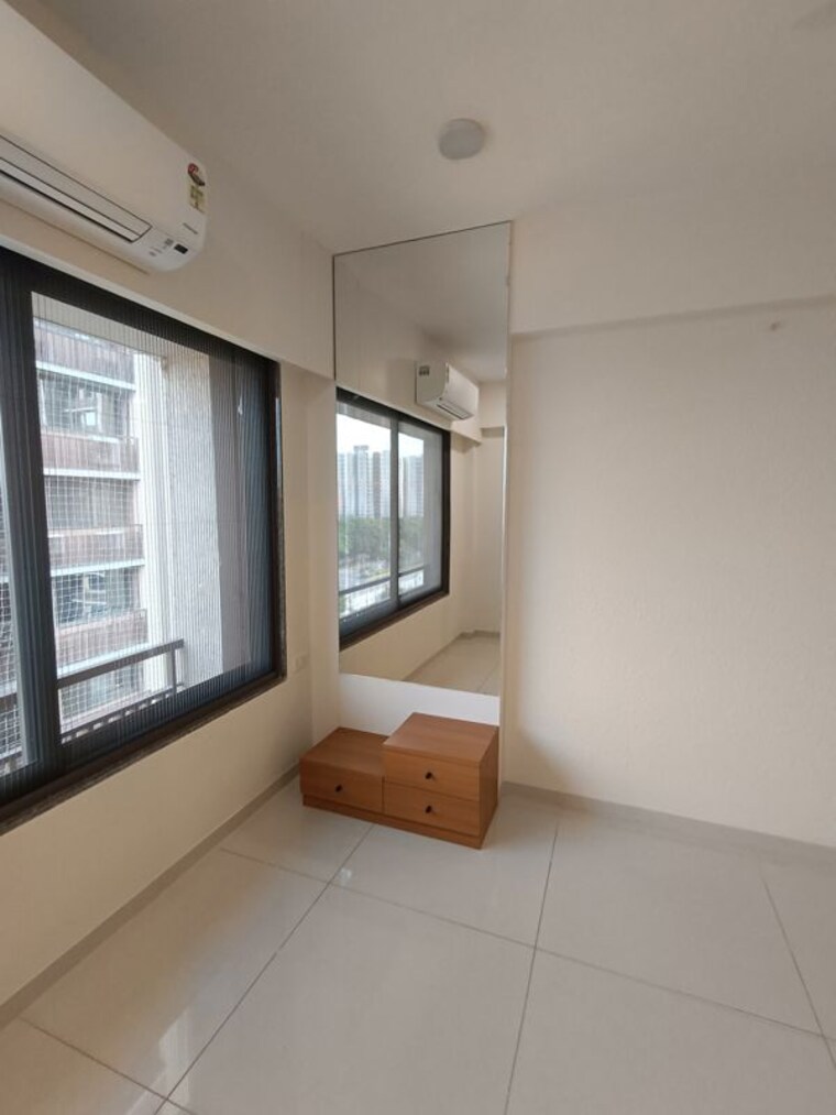 Room, vaishnodevi circle 3 Bedroom 2335 Sq.Ft. Apartment In Vaishnodevi Circle Ahmedabad 9864883