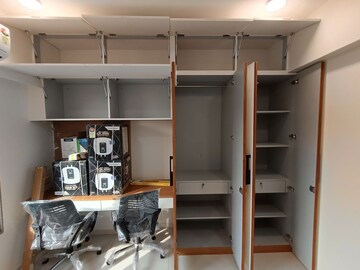 Team Area in 3 BHK Apartment at Vaishnodevi Circle – for Rent